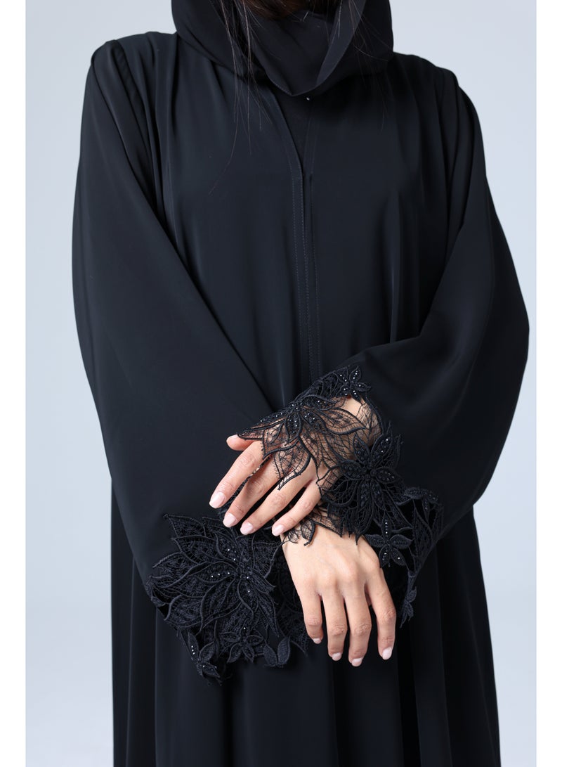 اكسا عباية أنيقة بأكمام وطرف دانتيل أسود - Image 3